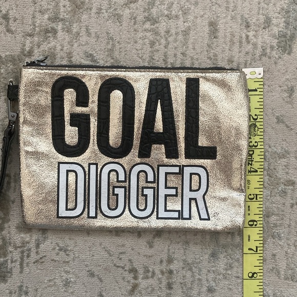 Circus by Sam Edelman Gokd Goal Digger Clutch Pouch w/Strap - Picture 4 of 8